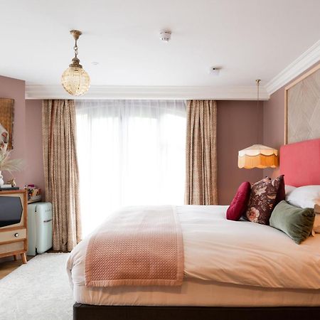 The Rabbit Hotel & Retreat Templepatrick Exterior photo