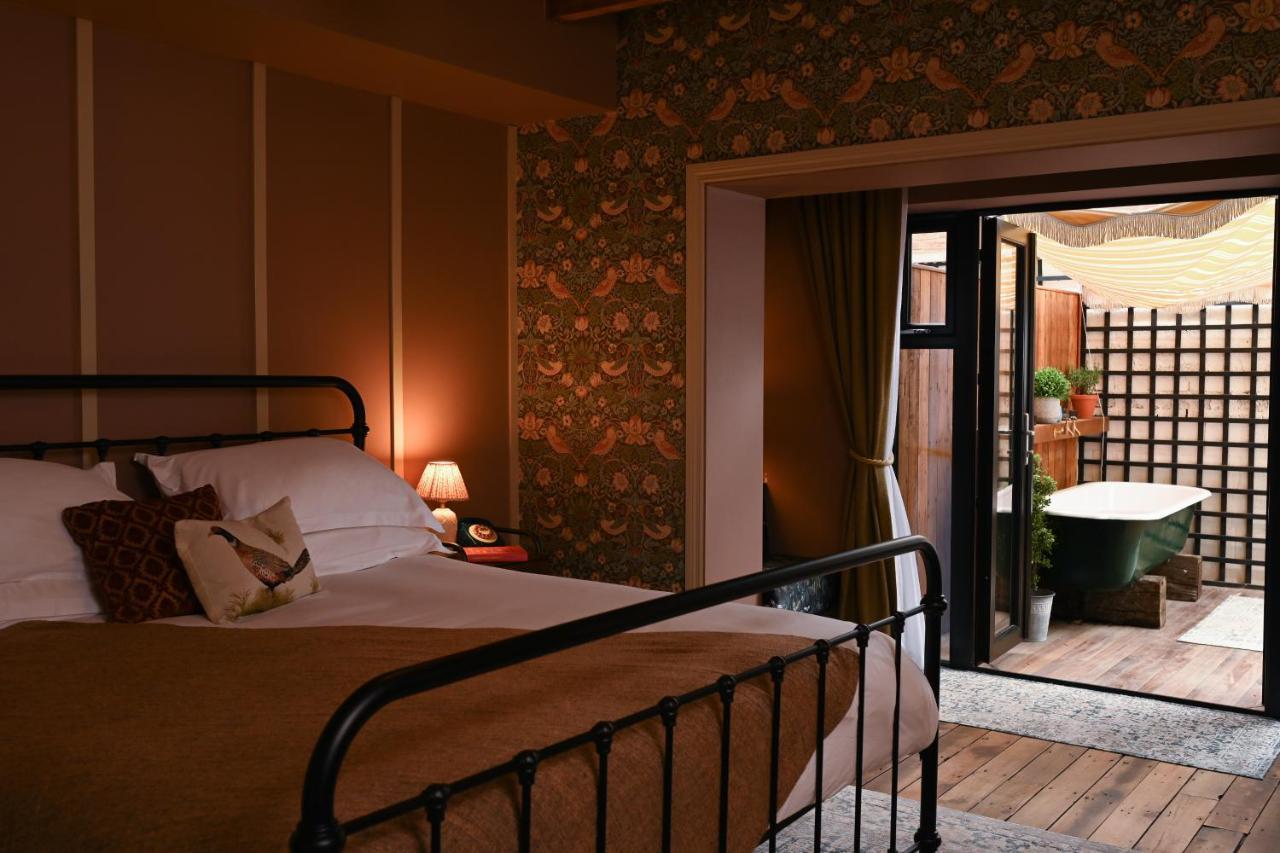 The Rabbit Hotel & Retreat Templepatrick Exterior photo