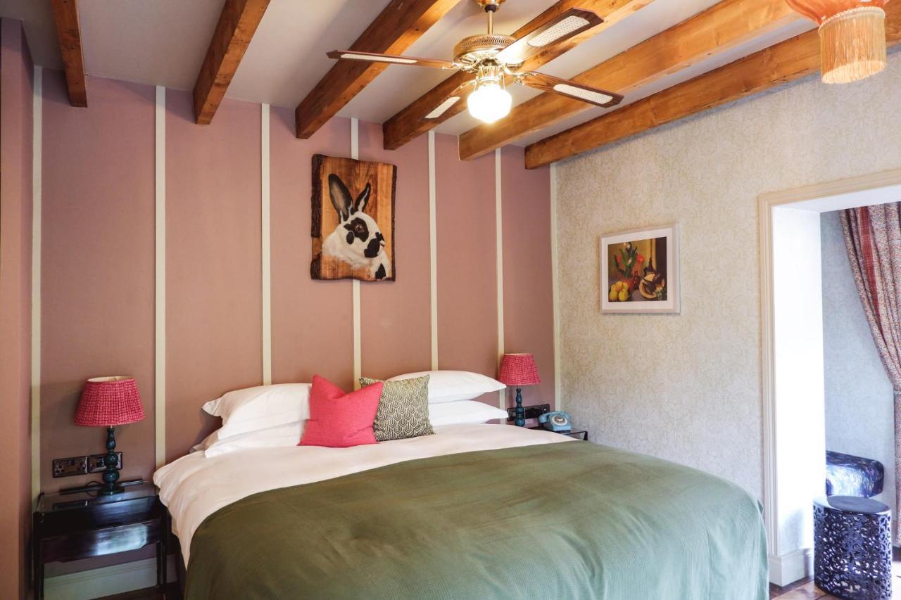 The Rabbit Hotel & Retreat Templepatrick Exterior photo