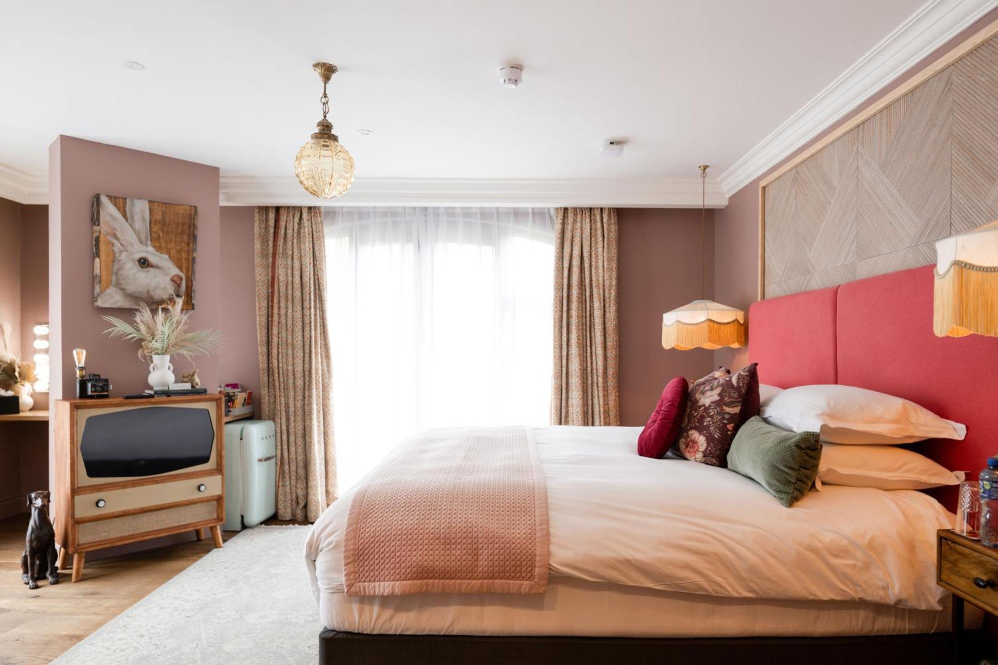 The Rabbit Hotel & Retreat Templepatrick Exterior photo